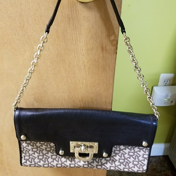 DKNY shoulder clutch/bag with golden chain, sz M - Picture 8 of 8
